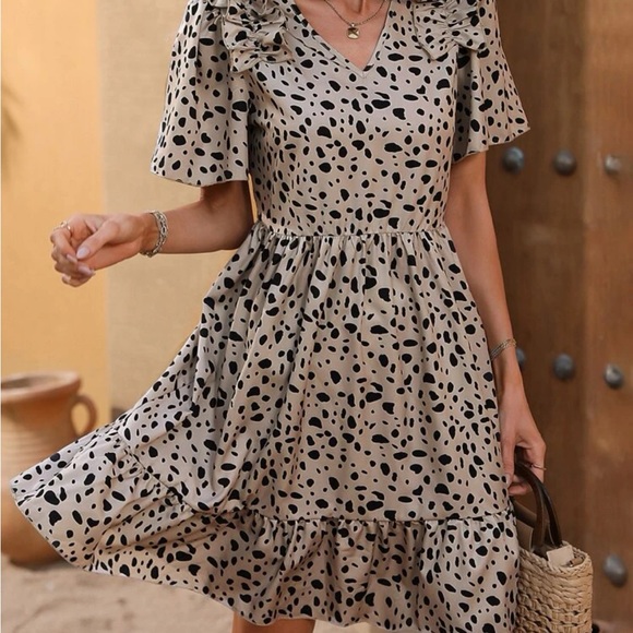 Beautiful casual dress - Picture 3 of 3